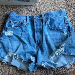 501 ripped Levi shorts
